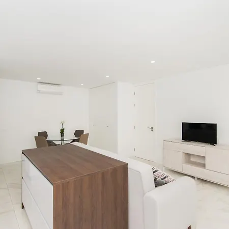 Apartamento 800m From The Boat To Cabanas, With Pool, Terrace, Wifi And Aircon *