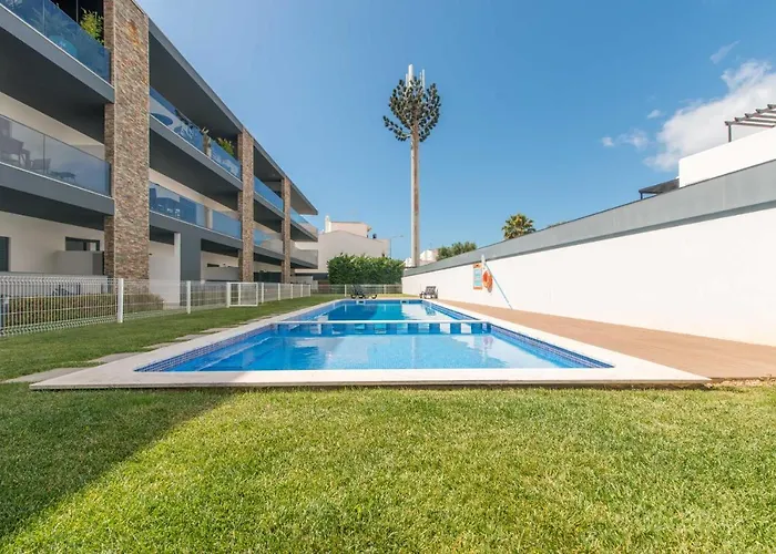 With Pool Terrace 800m To Ferry Apartament