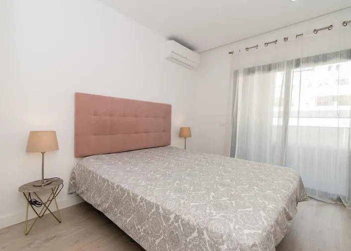 Apartament With Pool Terrace 800m To Ferry