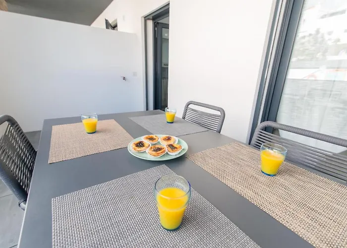 With Pool Terrace 800m To Ferry Apartament