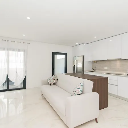 With Pool Terrace 800m To Ferry Apartament *