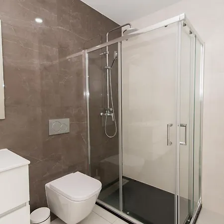With Pool Terrace 800m To Ferry Apartament *